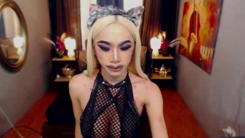 Snapshot of twofuckablestrans chatting on 10, 11, 2025 KiaraKeana online show from 10, 11, 2025