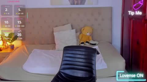 twolattinhot online show from 18, 9, 2025