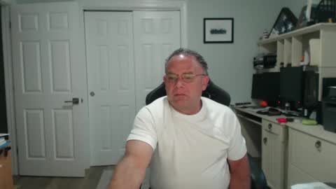 Snapshot of twopeopleinlove chatting on 2, 10, 2025 Twopeopleinlove online show from 2, 10, 2025