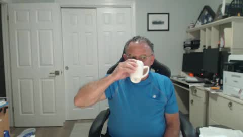 Twopeopleinlove online show from 10, 10, 2025