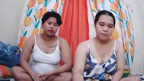 Snapshot of twowetcuties chatting on 31, 1, 2025 Lyn and lea online show from 31, 1, 2025