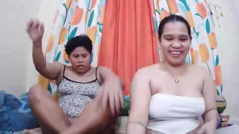 Snapshot of twowetcuties chatting on 7, 2, 2025 Lyn and lea online show from 7, 2, 2025
