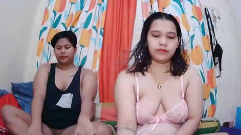 Snapshot of twowetcuties chatting on 20, 2, 2025 Lyn and lea online show from 20, 2, 2025