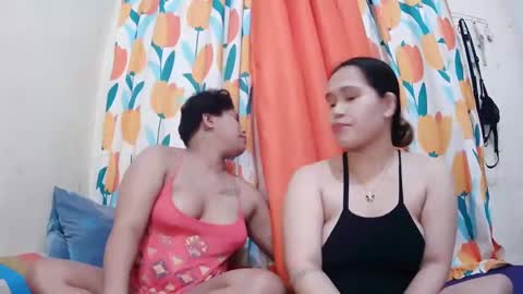Snapshot of twowetcuties chatting on 27, 2, 2025 Lyn and lea online show from 27, 2, 2025