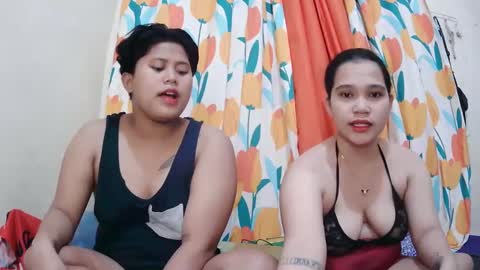 Snapshot of twowetcuties chatting on 28, 2, 2025 Lyn and lea online show from 28, 2, 2025