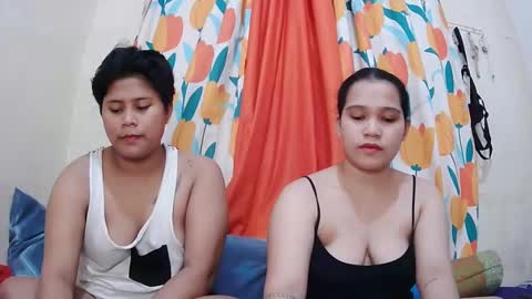 Snapshot of twowetcuties chatting on 4, 3, 2025 Lyn and lea online show from 4, 3, 2025