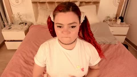 Twiggy online show from 30, 1, 2025