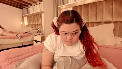 Twiggy online show from 30, 1, 2025