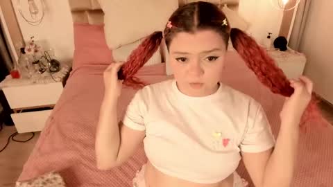 Twiggy online show from 1, 3, 2025