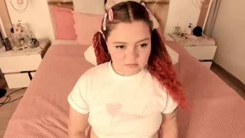 Twiggy online show from 3, 3, 2025