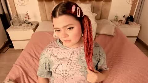 Twiggy online show from 7, 3, 2025