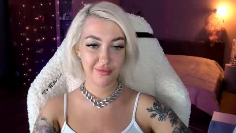 Snapshot of tykioty_miley chatting on 25, 2, 2025 Miley online show from 25, 2, 2025
