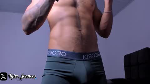 Snapshot of tyler_jonnes chatting on 15, 1, 2026 Tyler online show from 15, 1, 2026