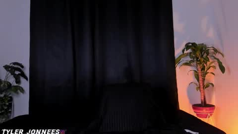 Snapshot of tyler_jonnes chatting on 17, 3, 2026 Tyler online show from 17, 3, 2026