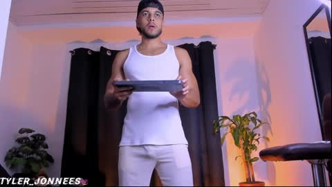 Snapshot of tyler_jonnes chatting on 11, 4, 2026 Tyler online show from 11, 4, 2026