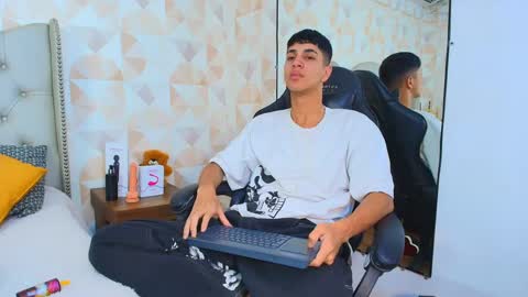 Tyler Rodriguez online show from 11, 9, 2025