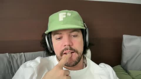 Snapshot of tyleruzi chatting on 14, 1, 2025 Tyleruzi online show from 14, 1, 2025