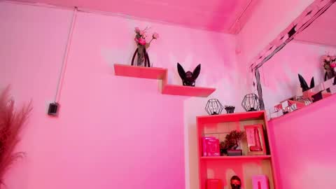 tylla__ online show from 17, 5, 2026