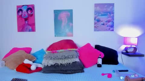 tyra   online show from 18, 12, 2025