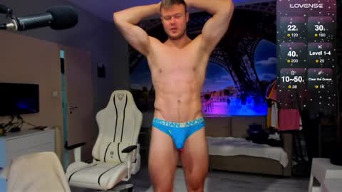 Snapshot of ukgymboy chatting on 17, 1, 2025 James Iron online show from 17, 1, 2025