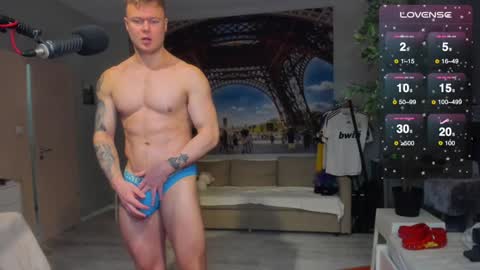 Snapshot of ukgymboy chatting on 1, 2, 2025 James Iron online show from 1, 2, 2025
