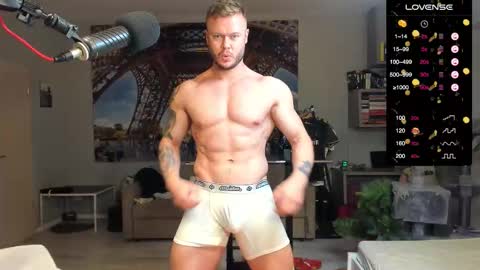 Snapshot of ukgymboy chatting on 8, 9, 2025 James Iron online show from 8, 9, 2025