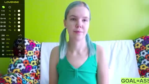 Snapshot of ultra_meow chatting on 27, 1, 2025 Roxy online show from 27, 1, 2025