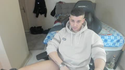 Snapshot of ulxer chatting on 1, 2, 2025 hi im mike tyson - online show from 1, 2, 2025