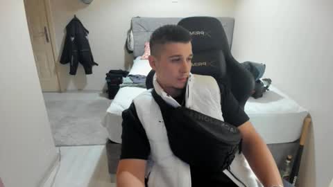 Snapshot of ulxer chatting on 17, 9, 2025 hi im mike tyson - online show from 17, 9, 2025