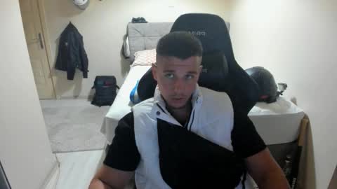 Snapshot of ulxer chatting on 25, 9, 2025 hi im mike tyson - online show from 25, 9, 2025