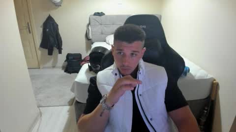 Snapshot of ulxer chatting on 27, 9, 2025 hi im mike tyson - online show from 27, 9, 2025