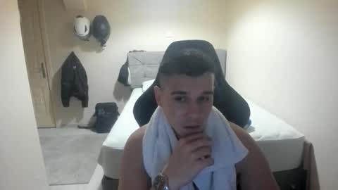 Snapshot of ulxer chatting on 29, 10, 2025 hi im mike tyson - online show from 29, 10, 2025