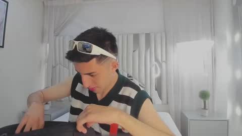 Un Slutty online show from 5, 3, 2025