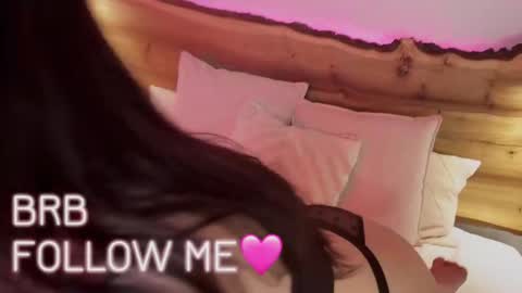 Una  online show from 6, 12, 2024