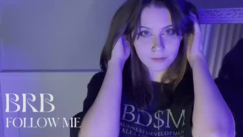 Una  online show from 1, 3, 2025