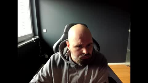 Snapshot of uncle_bear chatting on 12, 3, 2025 Uncle Bear online show from 12, 3, 2025