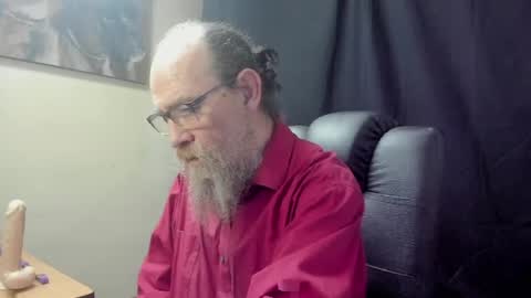 Snapshot of uncle_hottiecb chatting on 5, 4, 2026 Uncle Hottie online show from 5, 4, 2026