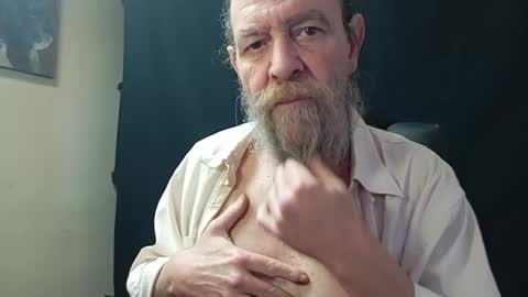 Snapshot of uncle_hottiecb chatting on 10, 4, 2026 Uncle Hottie online show from 10, 4, 2026