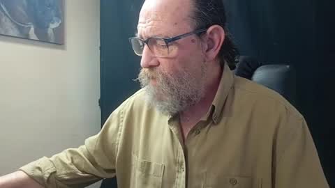 Snapshot of uncle_hottiecb chatting on 13, 4, 2026 Uncle Hottie online show from 13, 4, 2026