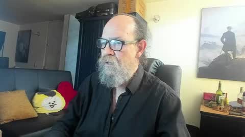 Uncle Hottie online show from 4, 6, 2026