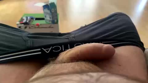 Snapshot of uncutbutter chatting on 14, 10, 2025 uncutbutter online show from 14, 10, 2025