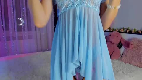 Snapshot of under_the_skin chatting on 1, 12, 2024 Under The Skin online show from 1, 12, 2024