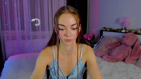 Snapshot of under_the_skin chatting on 1, 12, 2024 Under The Skin online show from 1, 12, 2024