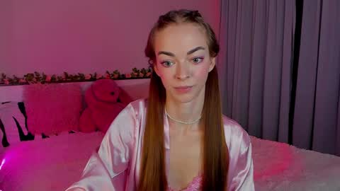 Snapshot of under_the_skin chatting on 8, 12, 2024 Under The Skin online show from 8, 12, 2024