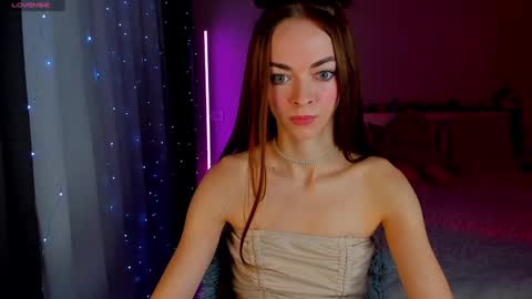 Snapshot of under_the_skin chatting on 7, 2, 2025 Under The Skin online show from 7, 2, 2025