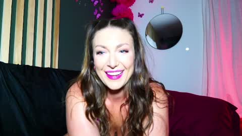 Holly online show from 8, 4, 2026