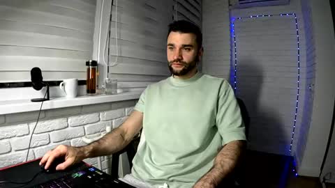 Snapshot of unnknow2024 chatting on 17, 4, 2026 SlavaVibes online show from 17, 4, 2026