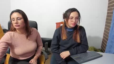 Kary and jhoa online show from 4, 3, 2025