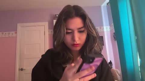 Snapshot of upaydahlia chatting on 11, 3, 2025 findom goddess dahlia  online show from 11, 3, 2025