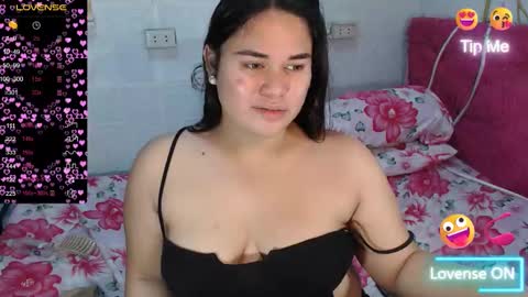 Snapshot of ur_baby_rebbecca chatting on 8, 12, 2024 SINGLE online show from 8, 12, 2024